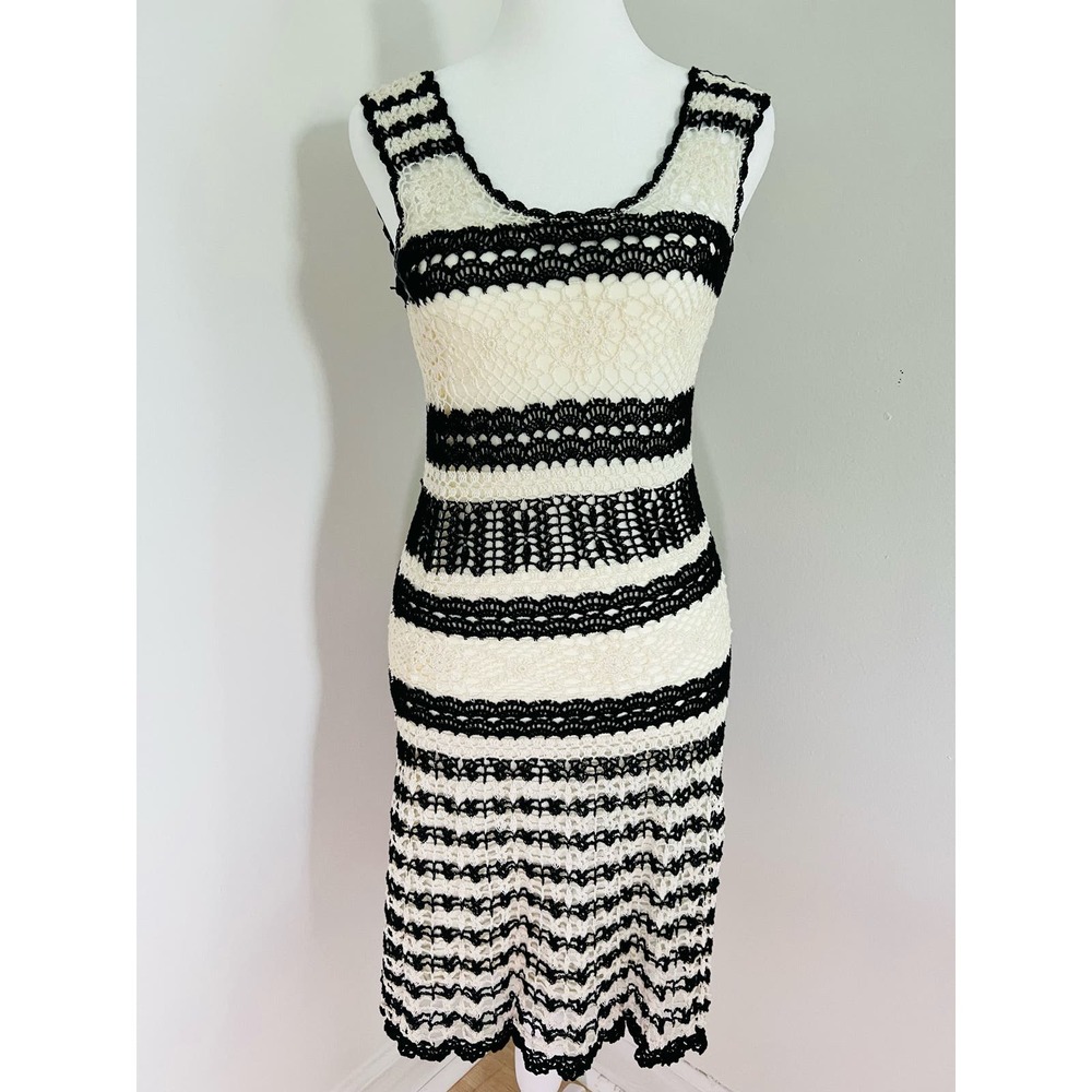 NWT BCBG MaxAzria Black and Cream Crochet dress Xs